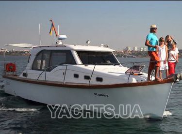Вид на яхту Адмирал с носа - Yachts.ua