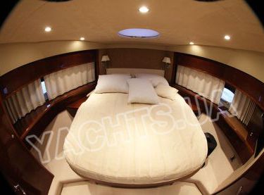 Носовая двухместная каюта на моторной яхте Принцесс 50 - Yachts.ua