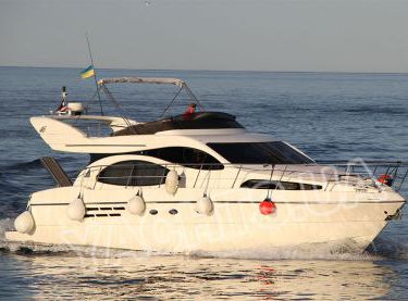 Общий вид яхты Азимут 46 в Одессе - Yachts.ua