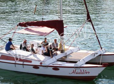 Гости на морской прогулке на яхте Аладдин - Yachts.ua