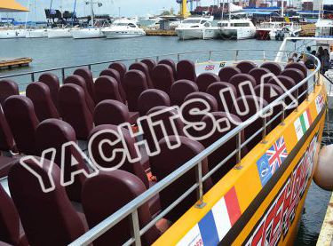 Посадочные места для пассажиров на моторной яхте Легенда - Yachts.ua