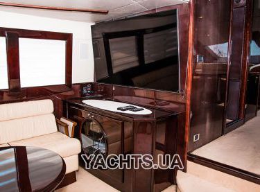 Телевизор на яхте Royal Life - Yachts.ua