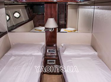 Каюта с одинарными кроватями на яхте Royal Life - Yachts.ua