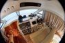 Основной пост управления яхтой Кранчи 40 в салоне - Yachts.ua