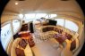 Салон на яхте Азимут 46 вид на пост управления яхтой - Yachts.ua