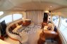 Салон с белыми диванами на яхте Азимут 46 вид на вход с кормы - Yachts.ua