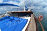 Мягкие лежаки в носу яхты Роял Марис - Yachts.ua