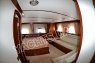 Двухместная каюта с отдельным санузлом и диваном на яхте Роял Марис - Yachts.ua
