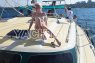 Красивая девушка на палубе катамарана Контенто - Yachts.ua